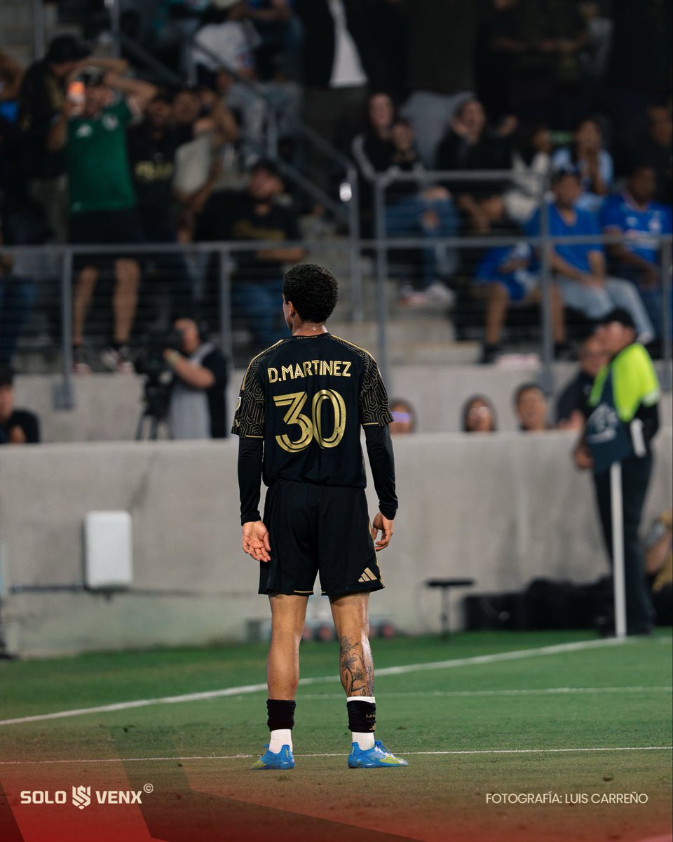 SOLOVENEX_'s tweet photo. Doblete a @CruzAzul. 

Otra vez el 𝙈𝙑𝙋 con @LAFC. 

Otra vez David Martínez. Dosis de 𝘼𝙐𝙍𝘼. 🚬 

📸 / FT. @luiscah__ desde el @BMOStadium / 

#SVX https://t.co/aWdoqf7pSm
