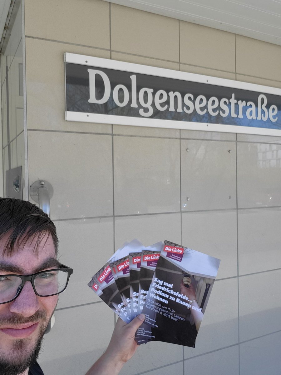 OliverRaabe91's tweet photo. Mal wieder flyern.
#DieLinke #Friedrichsfelde https://t.co/rvILV6ir1q