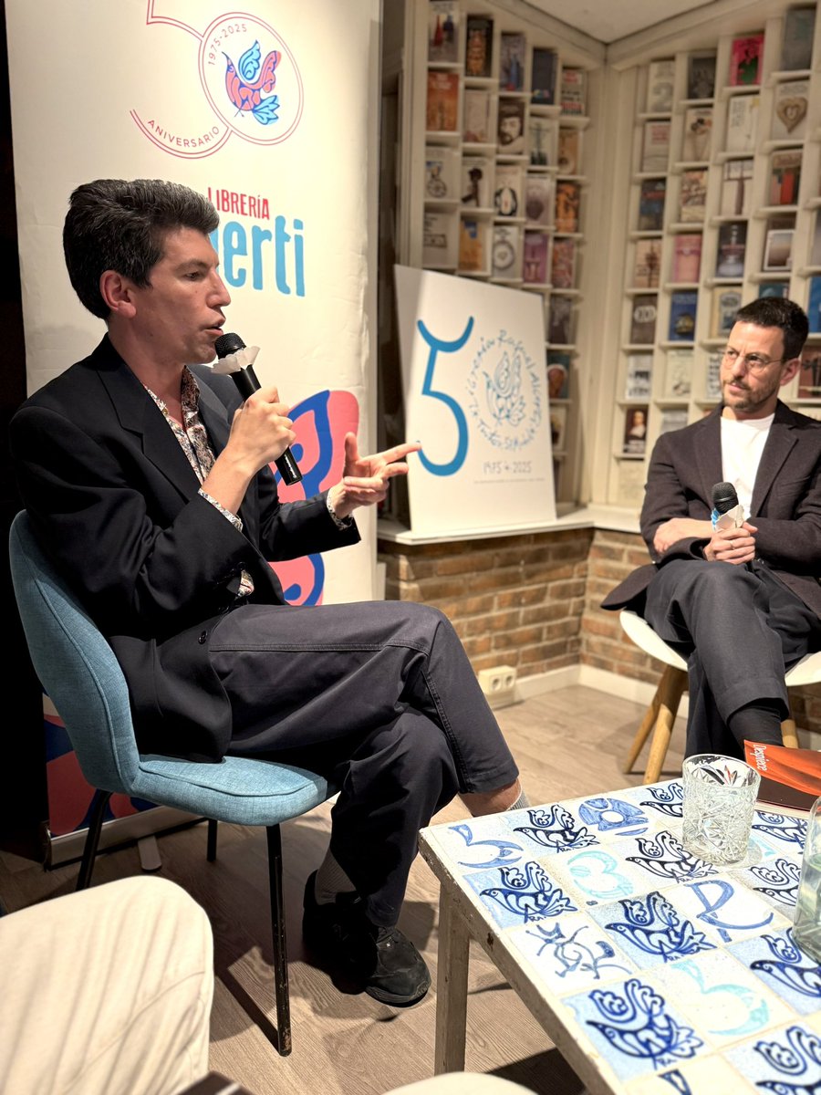 Editorial Dos Bigotes tweet media