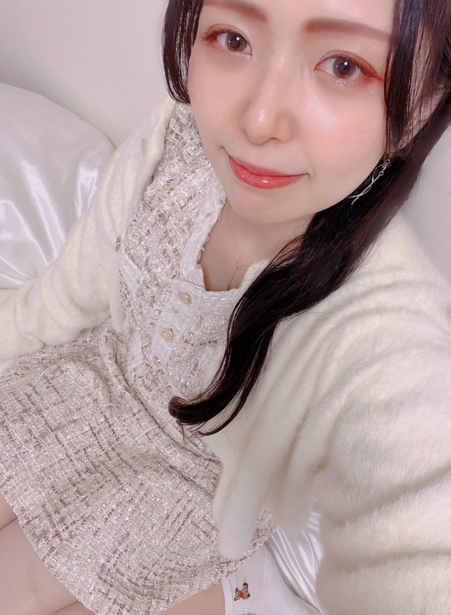 そいえば、ついにツイードのお洋服げっとしたので見せびらかし〜☺️
スパンコールも縫いこまれてて写真より実物キラキラなんだ〜✨可愛い☺️へへ