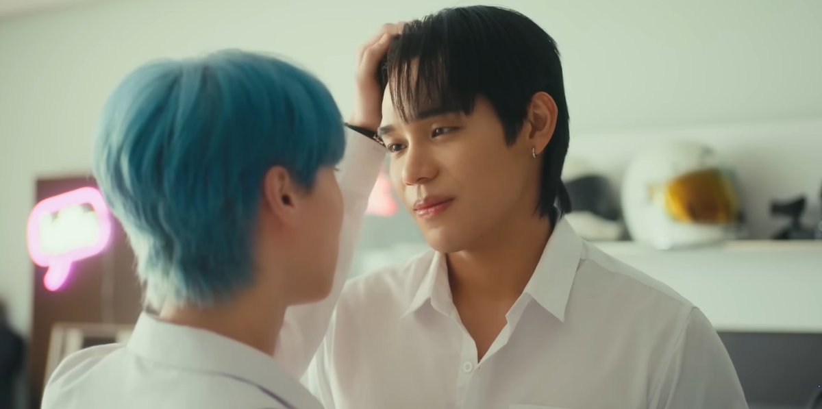 gökyüzü ☀️💫 #foureveryou tweet media