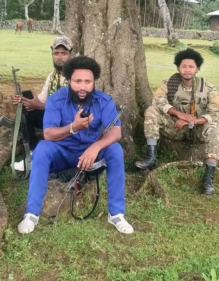 NatnaelMekonne7's tweet photo. ከጎጃም  : ፋኖ ጌራወርቅ ወርቁ ዳኘው የሰላምን አማራጭ ተቀብሎ ገባ !ተፈራ ዳምጤ ክፍለጦር ሰብሳቢ የነበረው ፋኖ ጌራወርቅ መንግስት ያቀረበለትን የሰላም አማራጭ ተቀብሎ መግባቱ ተረጋግጧል ። https://t.co/Z2LqVmji5P