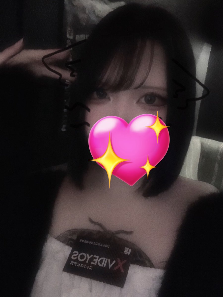 xvid__ch's tweet photo. 顔でも髪でも蛾でも肩のゴツさでもい���から褒めて https://t.co/Iu4G6XVnqy