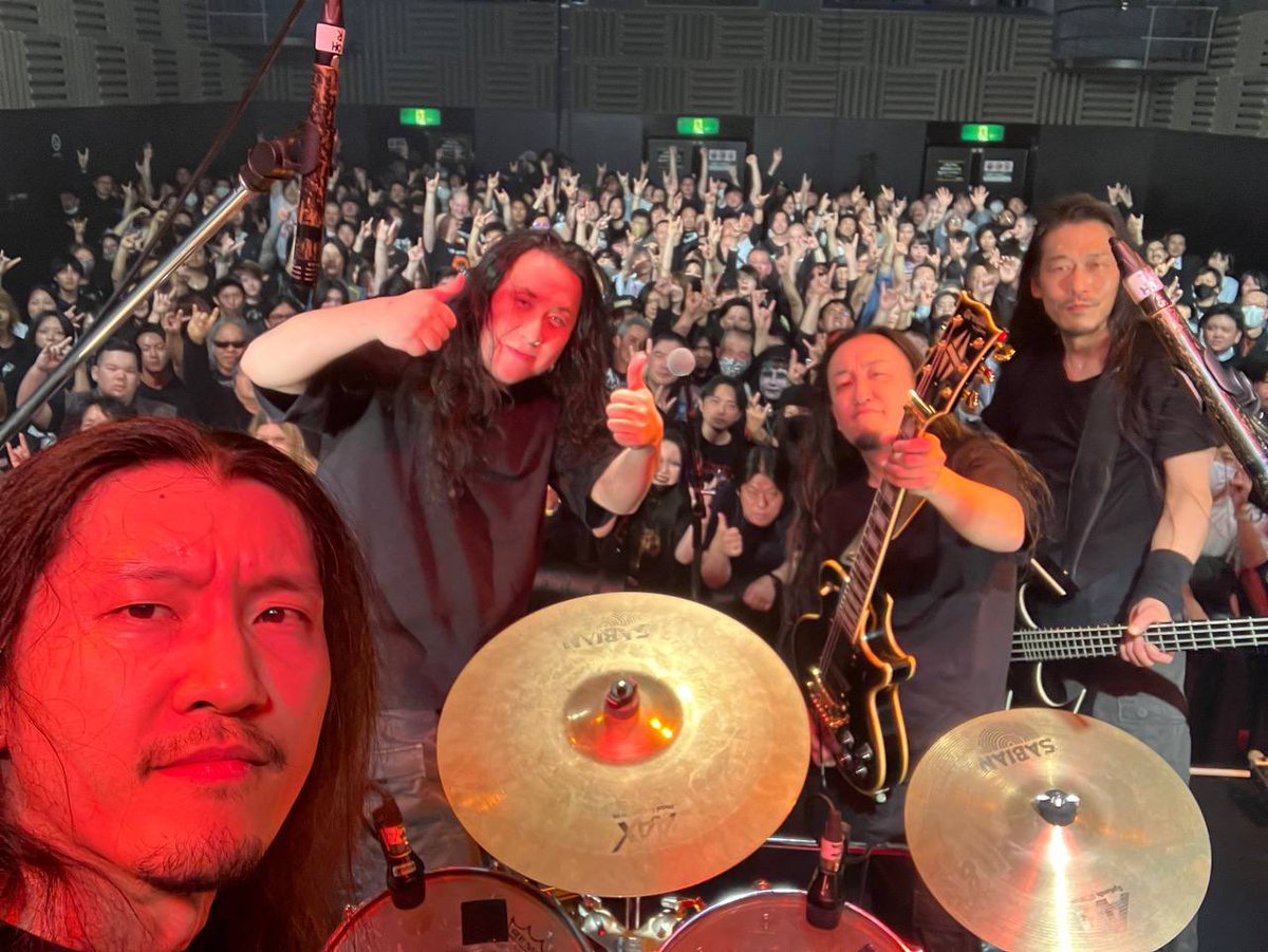 defiledjapan's tweet image. Mayhem大阪のOA終了。レジェンドの降臨前にフロアを温める大役でした。耳を傾けてくださった皆さんのお陰で楽しく演奏できました。感謝しかありません。怒涛の一日。我々を信じてくれたMayhemとスマッシュの南部さんそして現場の皆さん全てに胸いっぱいの感謝を。ありがとうございました。