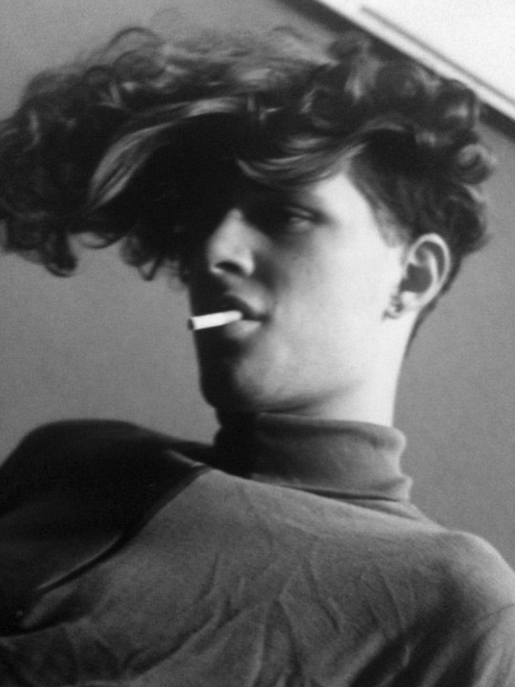 Der Feelgood-Retrofilm für Cinéphile, der die von Hollywood bisher übergangene Kinorevolution der Sixties auslobt: #RichardLinklater’s #NouvelleVague.

(Bild: Weder #JeanPaulBelmondo noch Belmondo-Darsteller #AubryDullin)