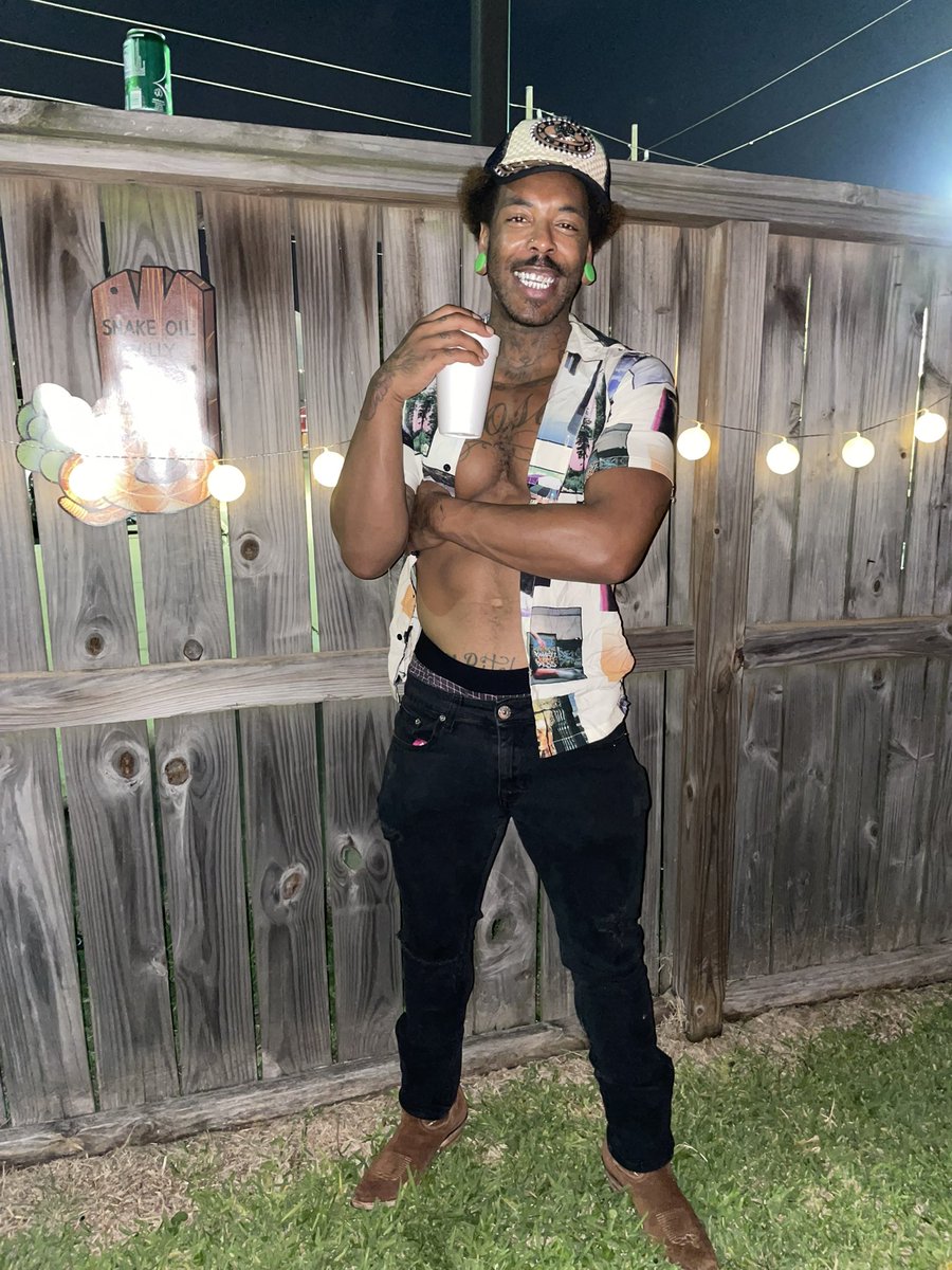 chillduriel's tweet photo. My favorite pictures of me . https://t.co/4xEyMfSodt