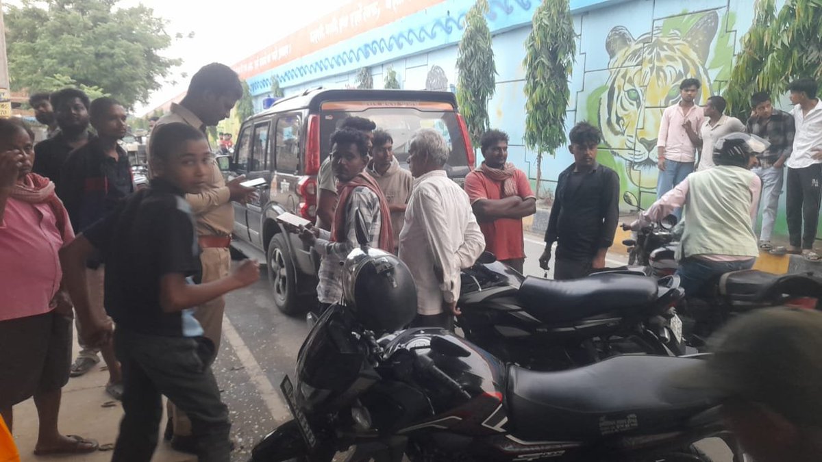 bstvlive's tweet image. कुशीनगर : एक ही गांव की 6 लड़कियां गायब 

➡एक साथ 6 लड़कियां गायब, हड़कंप
➡विभिन्न जगहों पर गाड़ियों में तलाशी
➡कसया थाना क्षेत्र के मल्लूडीह का मामला 

#Kushinagar #MissingGirls #UPNews @kushinagarpol @Uppolice