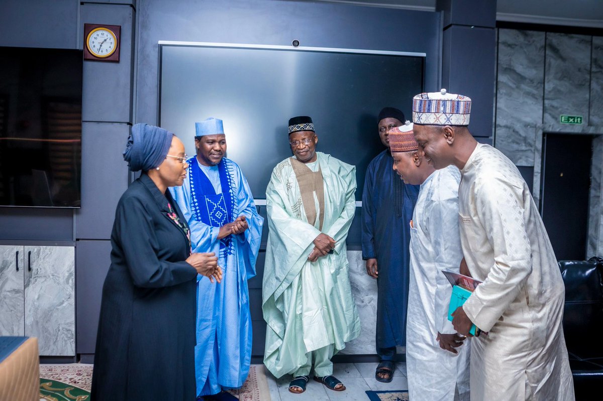 AishaMGarba's tweet photo. Following his recent appointment by the Governor, I received the Bauchi State SUBEB Chairman and delegation on a familiarization visit to the Commission. The visit provided an opportunity to strengthen collaboration between UBEC and Bauchi State in advancing basic education.

During our engagement, we discussed key areas of partnership and the need for sustained support towards improving access, quality, and service delivery in basic education across the state. I reaffirmed the Commission’s commitment to working closely with Bauchi State SUBEB to ensure effective implementation of basic education programmes and initiatives.

I look forward to continued collaboration as we collectively strive to improve learning outcomes and expand opportunities for every child in Bauchi State.