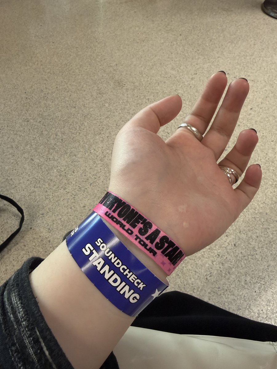 columbiadropout's tweet image. paris⭐️🚨

#ParisIsAStar #EASParis #EASTour #5SOS