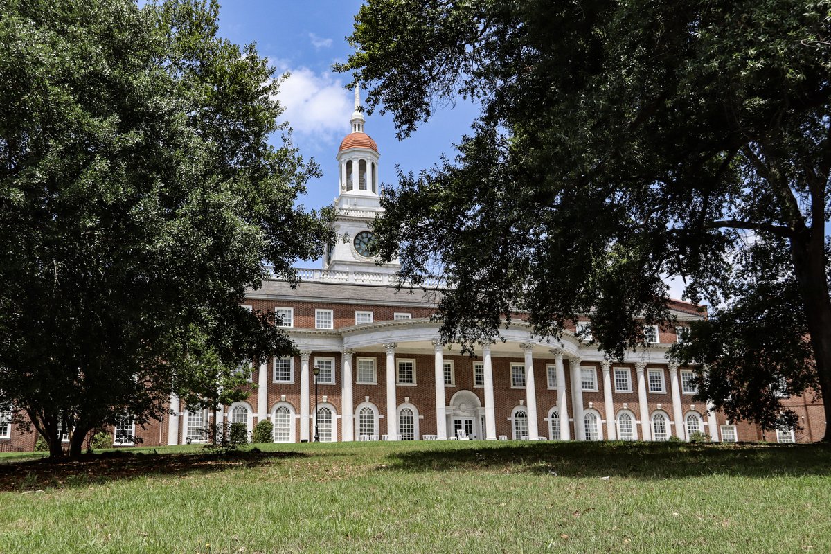 StephenGarone's tweet image. The Furman Smith Law Library at Mercer University is one of the most beautiful #buildings in #Macon, #Georgia. Read more at stephentravels.com/top5/buildings… 🇺🇸