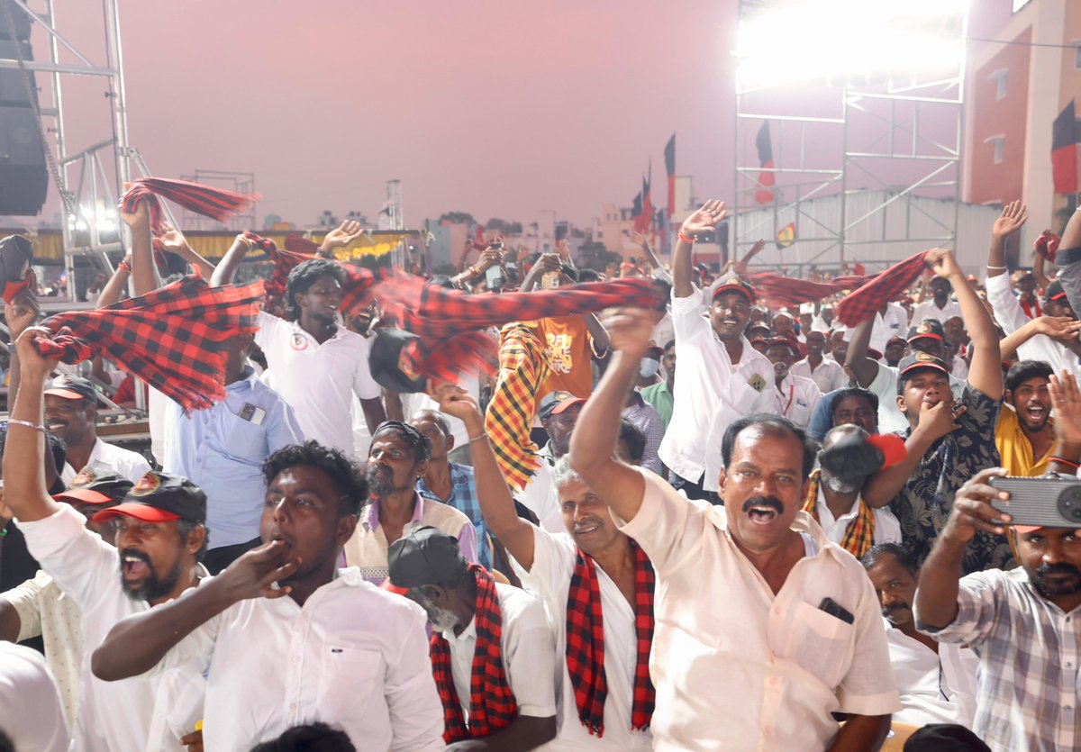 mkstalin's tweet photo. #ThiruvannamalaiWithDMK #வெல்வோம்_ஒன்றாக #VoteForDMK https://t.co/q8UaORDuIT