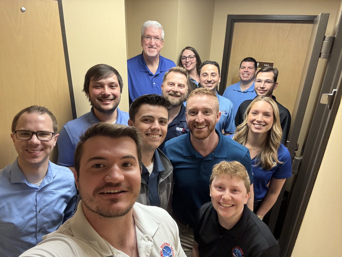 NWSNewOrleans's tweet photo. Today is #SafePlaceSelfieDay. Show us your safe place! A few of our media partners joined us this morning for a workshop and we all got into our safe place to grab a selfie. https://t.co/IQuZPvbKsq