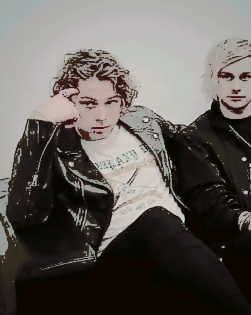 daily 5sos tweet media