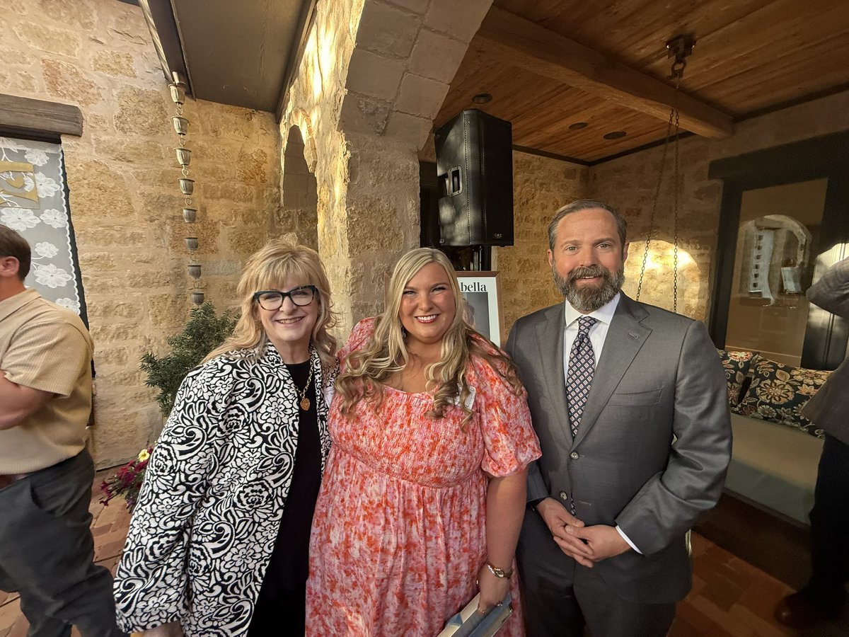 Dustin Burrows tweet media