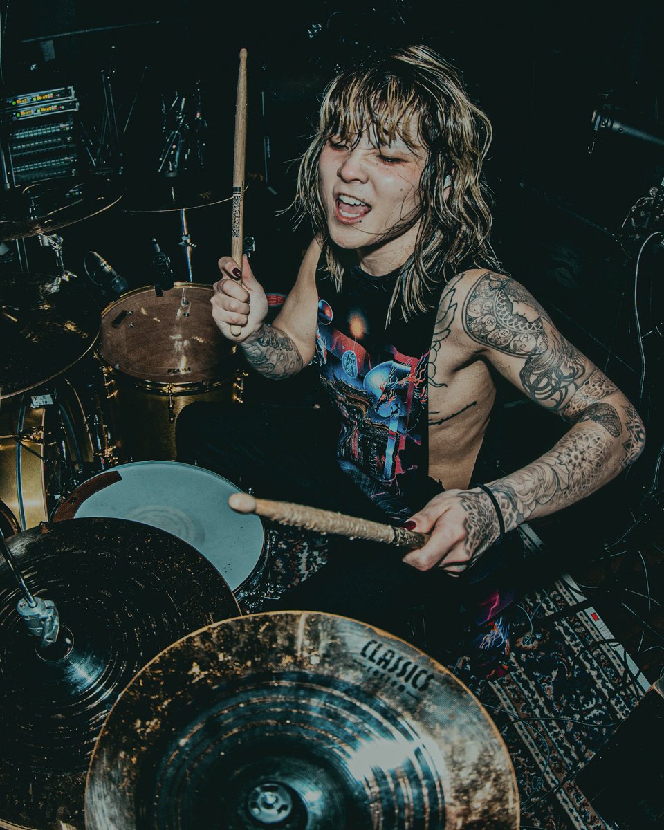 TatsuCrossfaith's tweet image. Flesh Juicer東京公演サポートが無事に終了しました🥁🔥

彼らの音楽で心が一つになる瞬間がすごく楽しかったし、プレイしながら会場の一体感を皆さんと共有出来て素晴らしい経験をさせていただきました🤘

Played drums for @Fleshjuicer 
Last night was truly incredible. I love their music and