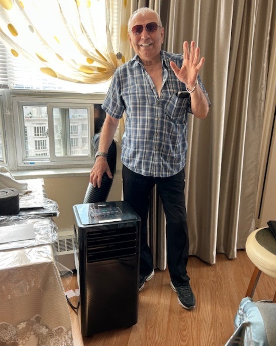 cityoftoronto's tweet image. Toronto’s summers are getting hotter and lasting longer due to climate change. For many vulnerable residents, prolonged extreme heat can be dangerous.

To help, we’re providing portable air conditioners to 1000 Torontonians at no cost as part of our heat relief strategy. If you