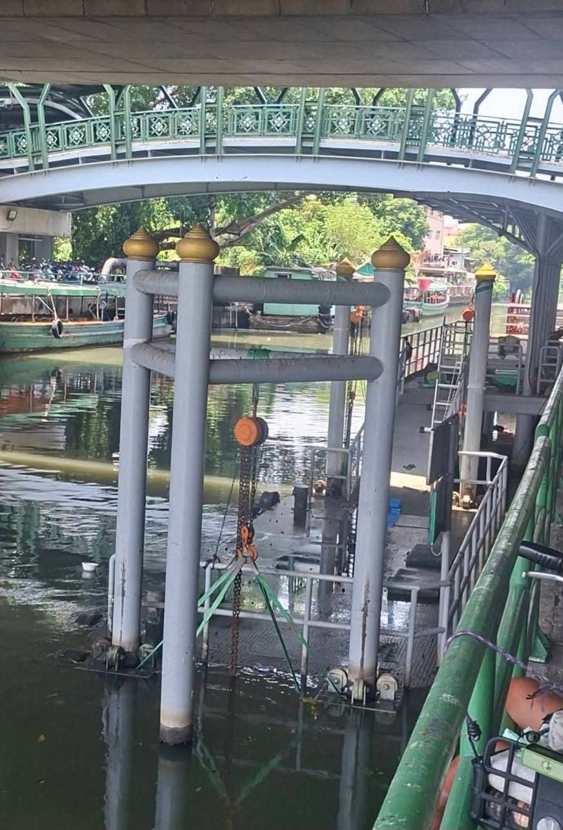 ขยับแล้ว‼️ 
จากกรณีท่าเรือบางหว้าเขตภาษีเจริญ มีสภาพชำรุด โป๊ะจมลงน้ำเป็นเวลานาน ผ่านการหารือในสภา และร้องเรียนความเดือดร้อนทุกช่อง วันนี้มีเจ้าหน้าที่เข้ามาดูแล้ว 
ขอให้ท่านช่วยแก้ไขให้ประชาชนได้ใช้ประโยชน์ได้เร็ววันนะคะ ขอบคุณที่ทำเพื่อประชาชนค่ะ 
#สสลูกเกดปวิตรา 
#พรรคประชาชน