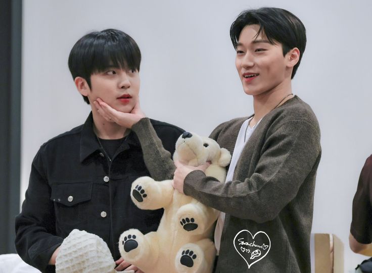 Tynie 🍯 tweet media