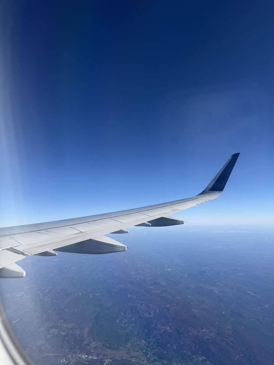 6 hour flight LETS GOOOOO COACHELLA TIME COACHELLA TIME 💜💜💜