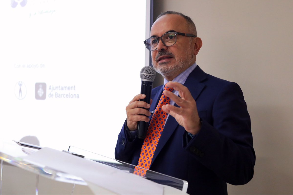 MinjusticiaCo's tweet image. Tres años demostrando que otra justicia sí es posible.

La #LeyDeUtilidadPública ha abierto caminos de oportunidad para mujeres cabeza de familia, quienes hoy transforman sus vidas a través del servicio de utilidad pública.

El ministro Jorge Iván Cuervo (@cuervoji), junto al