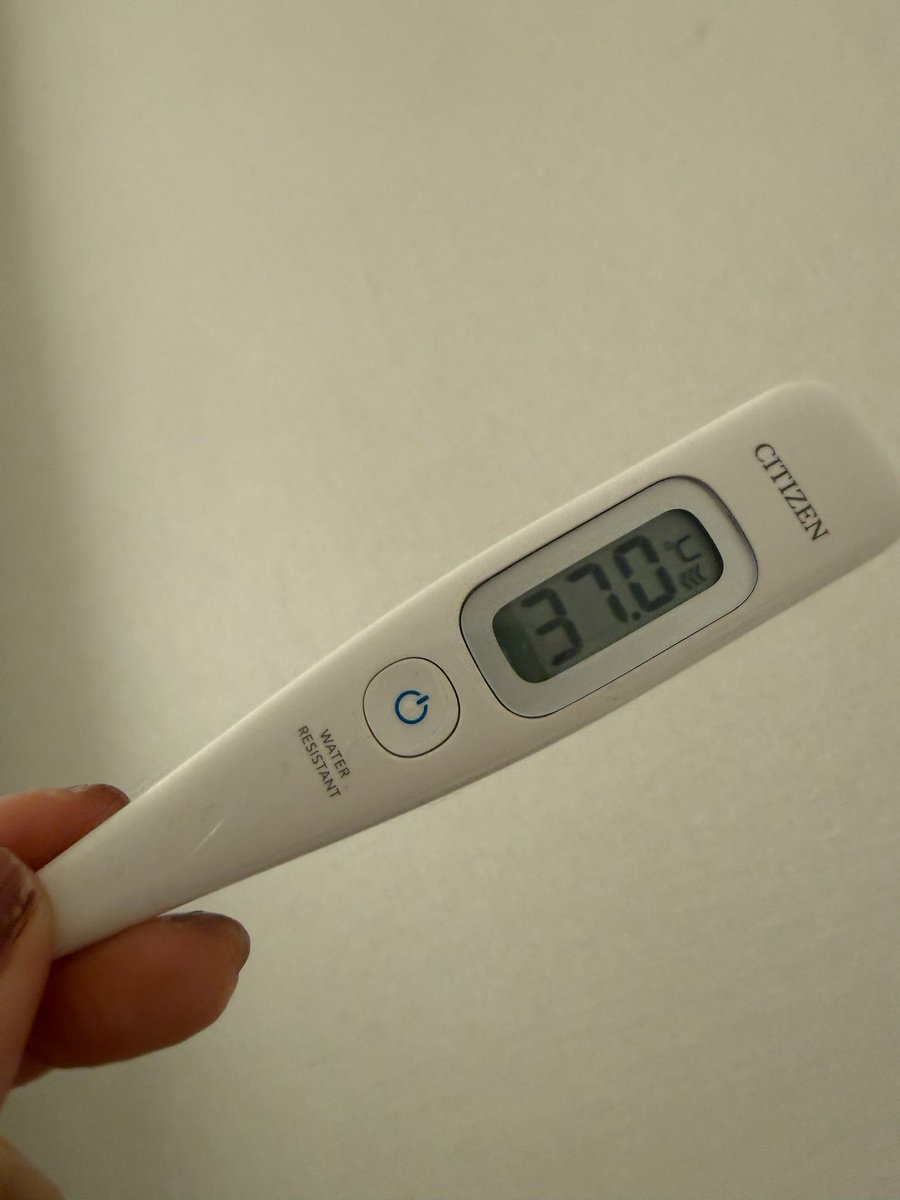 minmushisan's tweet photo. 熱が下がらんなぁ〜
今日はまだいいが、38度行ったりしてるし
咳がひどくなるなぁ〜
夜に上がる熱、辛ぁ〜い😢

オンライン診療ってレントゲン撮影できないしなぁ〜。

会社も肺炎で2名入院してるし、仲間入りは嫌やなぁ https://t.co/gsGruHqAT1