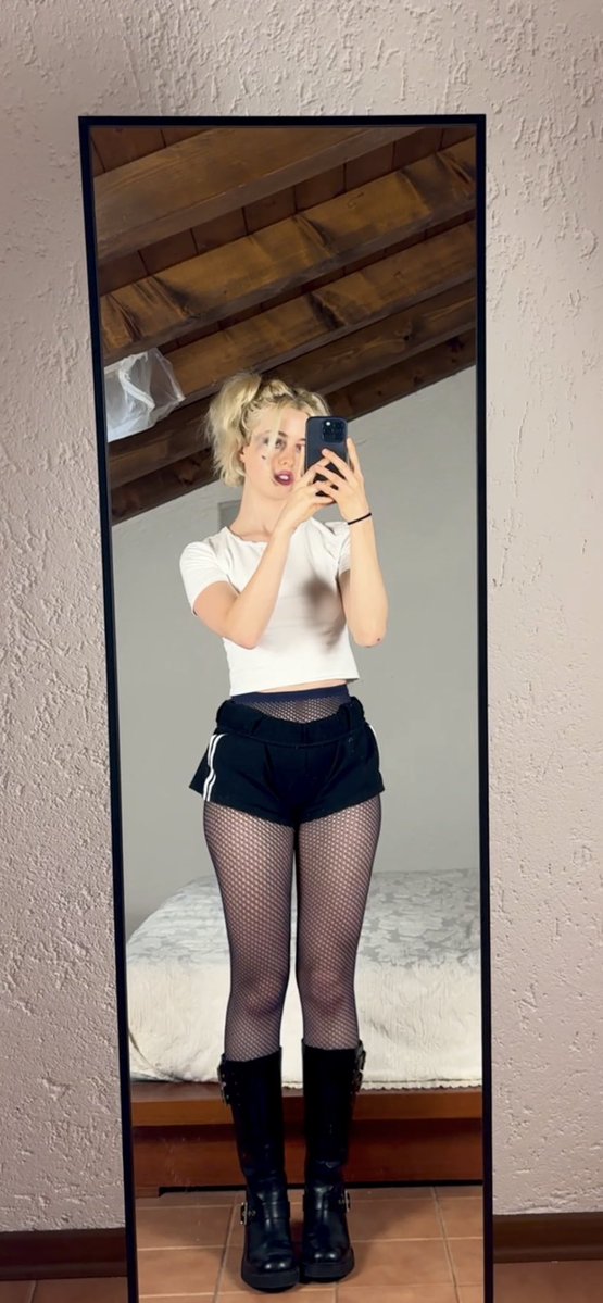 borniebb's tweet image. Isn't it insane how people need zero proof to believe a lie but need endless proof to accept the truth
#feet #pantyhoseformen #omegle