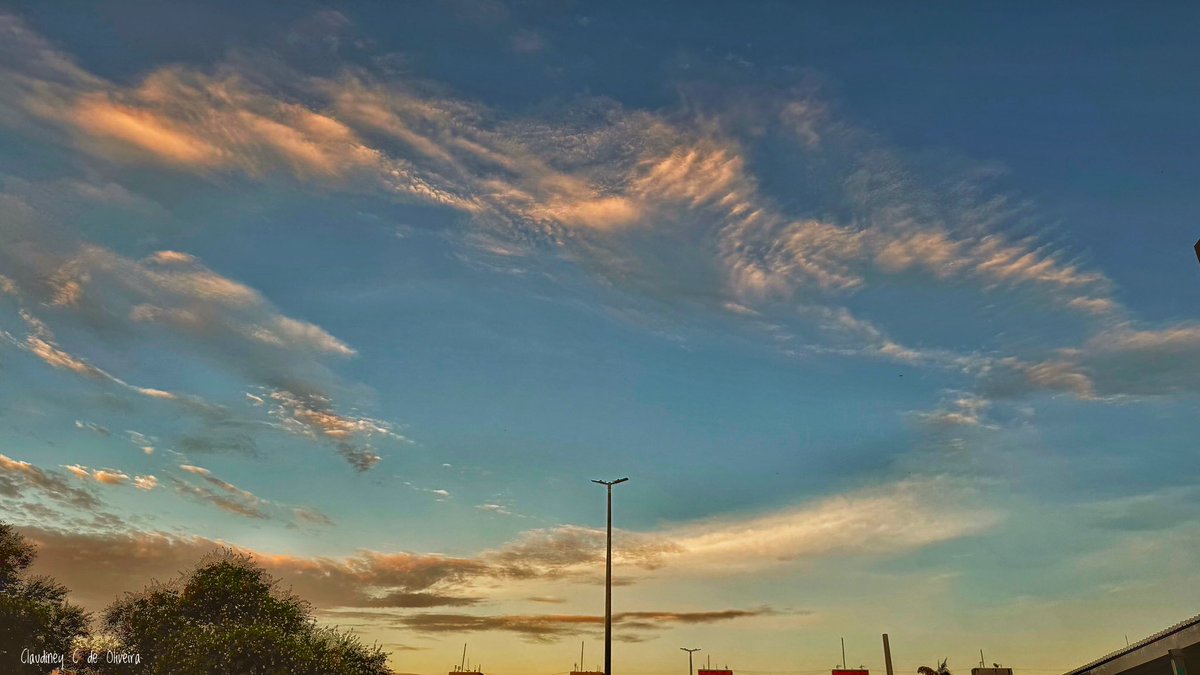 Entre tons de laranja e azul, Brasília mostra que o céu também sabe emocionar. <a href="/noticiasdogama/">Flávio Leite Costa</a> <a href="/gamacidadao/">Gama Cidadão</a> @ceuomardebrasilia