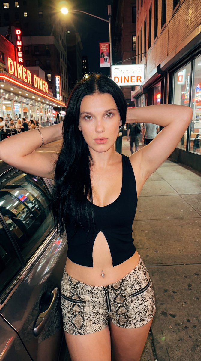 Xmbluee's tweet image. Hey @grok, Make Millie Bobby brown From FIT TO FAT!