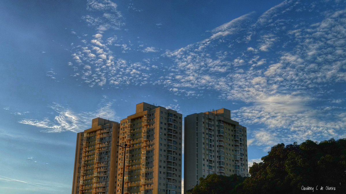 Entre tons de laranja e azul, Brasília mostra que o céu também sabe emocionar. <a href="/noticiasdogama/">Flávio Leite Costa</a> <a href="/gamacidadao/">Gama Cidadão</a> @ceuomardebrasilia