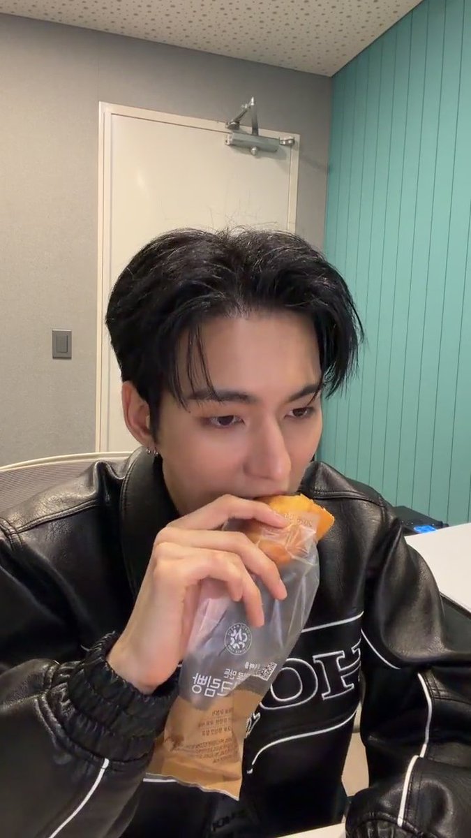 𝗢.𝗱𝗲 𝗼𝘂𝘁𝗳𝗶𝘁 tweet media