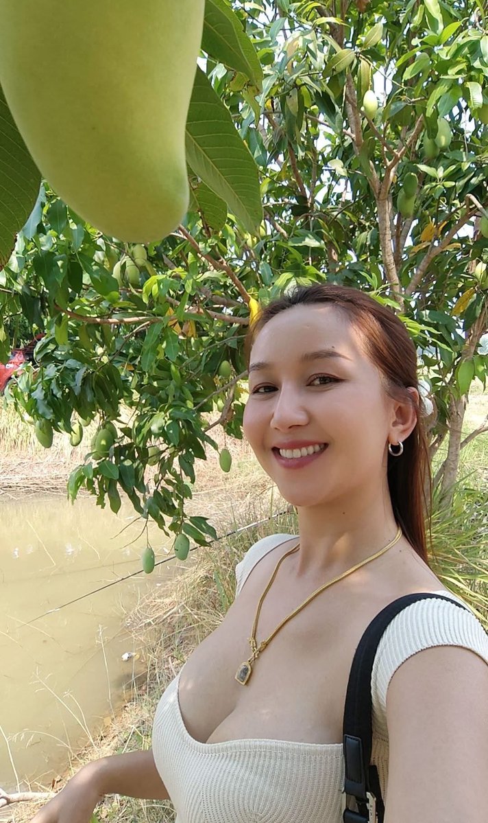 Gái đẹp showbiz tweet media