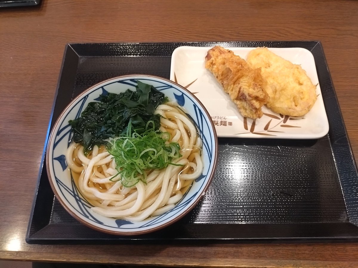 don_fujimaru's tweet photo. 献血後に、丸亀うどんメシやみつきソース味、かけうどん、かしわ天、れんこん天。

#丸亀製麺　#山梨 https://t.co/uwXLAQqjnq