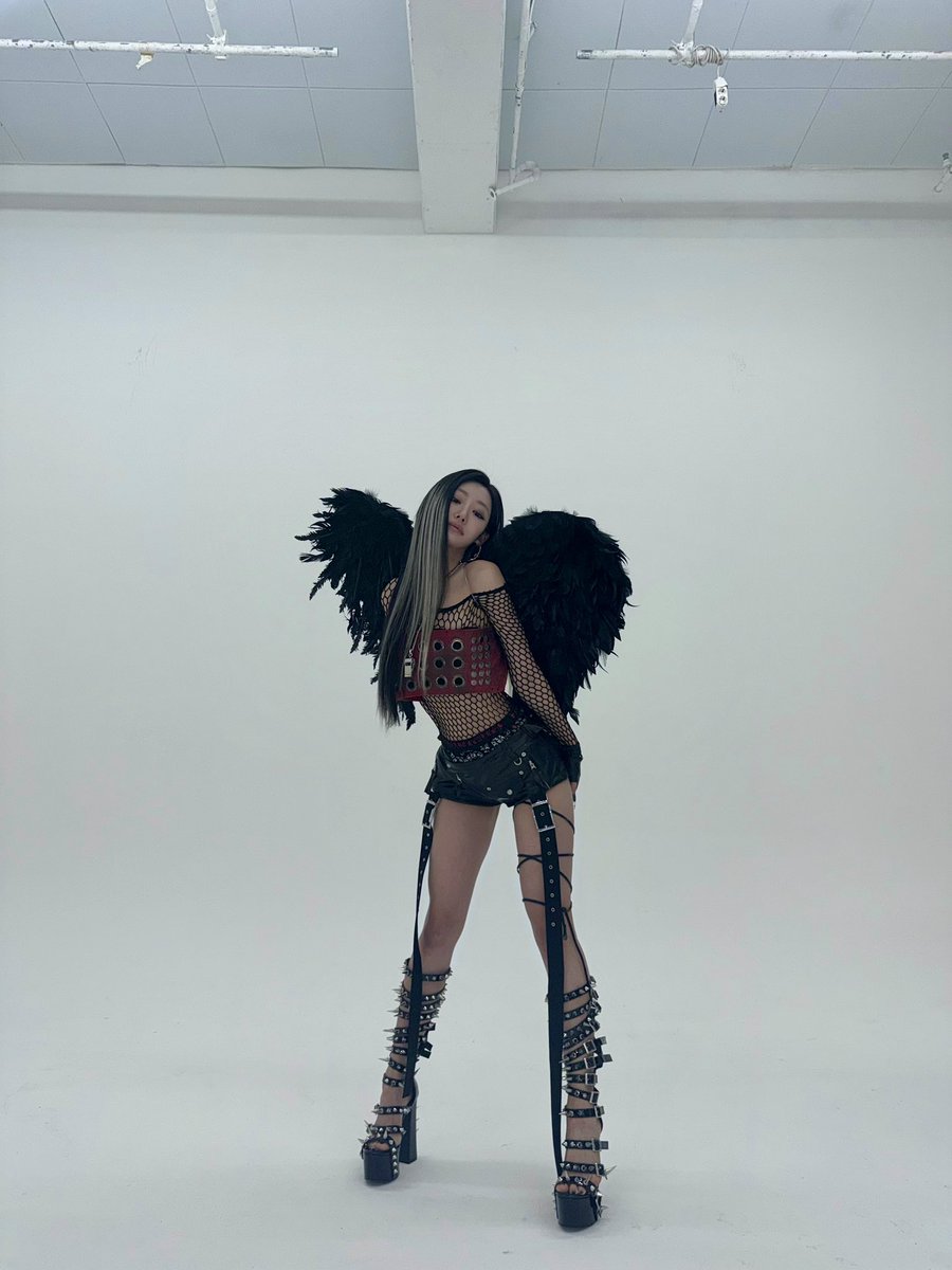 achita_eta's tweet image. เหมือนจะเป็นอีกาแต่จริง ๆแล้วคือนกนางแอ่น