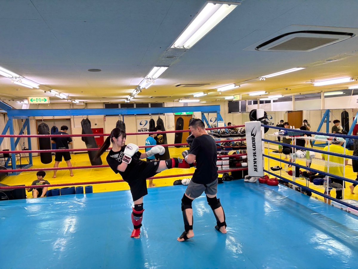 REALDEALGYM's tweet photo. 福岡県大野城市にあるリアルディール下大利ジムは西鉄、下大利駅の前にあります。ジムは建物の２階で営業しています！

リアルディール下大利ジムの情報はこちらをご覧ください。＾＾
https://t.co/c5kWPWg5lL
#福岡キックボクシングジム
#春日キックボクシングジム
#大野城キックボクシングジム https://t.co/9v8tzbfr3p