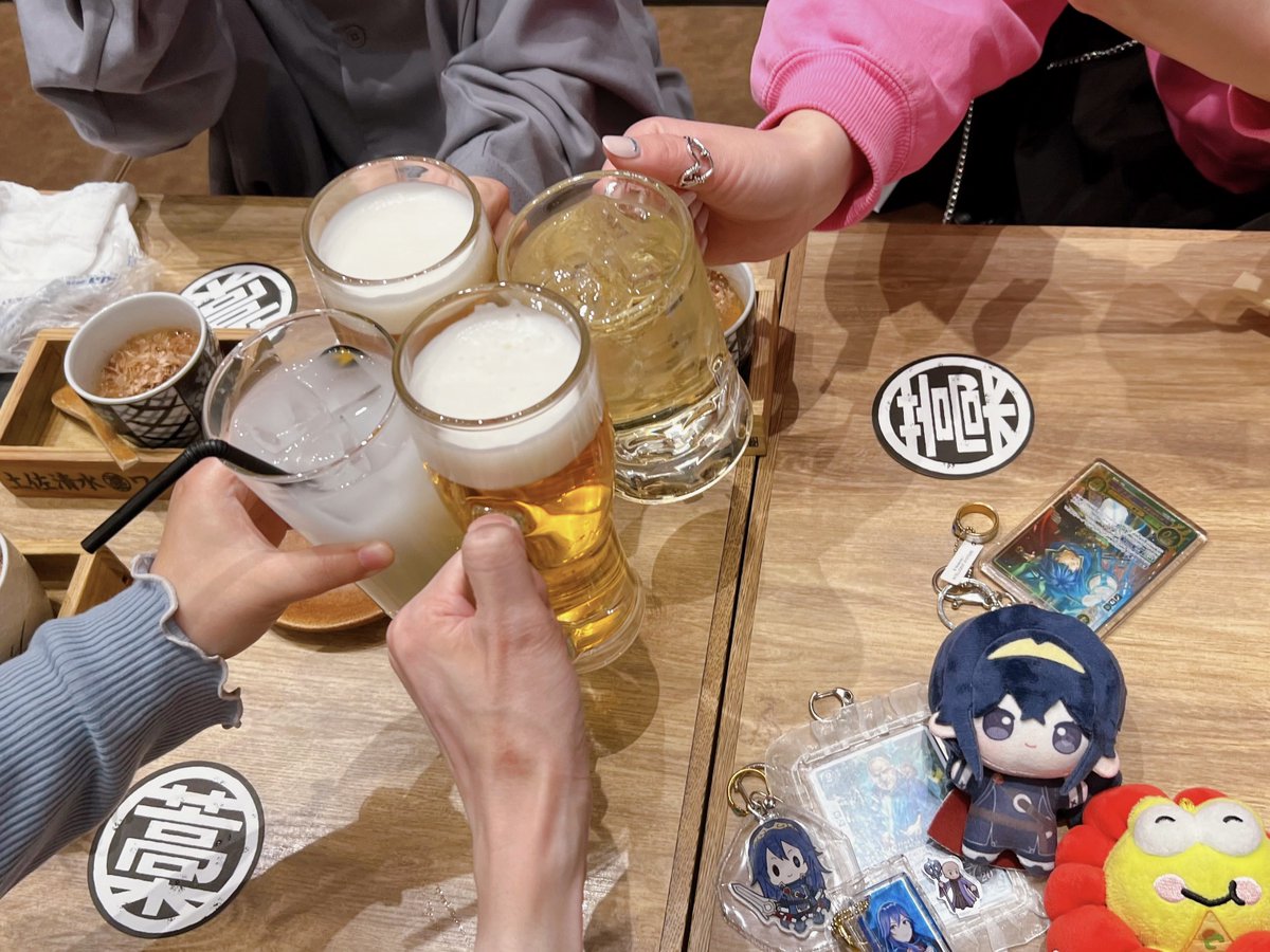 アザミさん大阪に来阪記念の
エムブレマー飲み会スタート🍻🥰