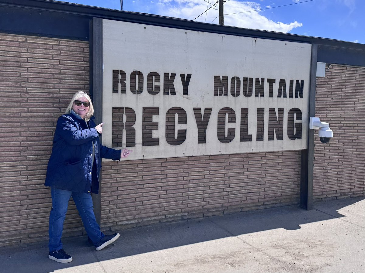 S_Burrage's tweet photo. Another day, another metal recycling facility—but this one has a Rocky Mountain backdrop 🤩
It was great to visit this @BIRworld member today in Denver, Colorado, who are aptly named Rocky Mountain Recycling. Thanks for the hospitality, Brian Henesey.
#KeepRecycling https://t.co/s3MDyxFtJe