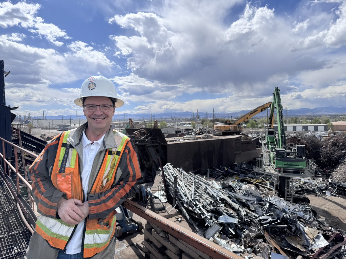 S_Burrage's tweet photo. Another day, another metal recycling facility—but this one has a Rocky Mountain backdrop 🤩
It was great to visit this @BIRworld member today in Denver, Colorado, who are aptly named Rocky Mountain Recycling. Thanks for the hospitality, Brian Henesey.
#KeepRecycling https://t.co/s3MDyxFtJe