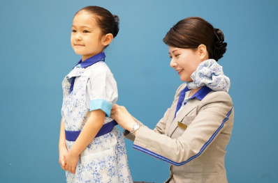 ANA_Group_News's tweet image. GWは #あいち航空ミュージアム で
 「#ANA がやってくる！」開催✈️

4/25〜5/6：歴代CA(客室乗務員)制服を展示✨
5/2〜4：お子様がパイロットやCA、グラハンスタッフになりきれる制服体験実施📸

航空のお仕事を肌で感じて、連休の思い出を作りませんか？

詳細はこちら✈️
ana.ms/4bZgjZj