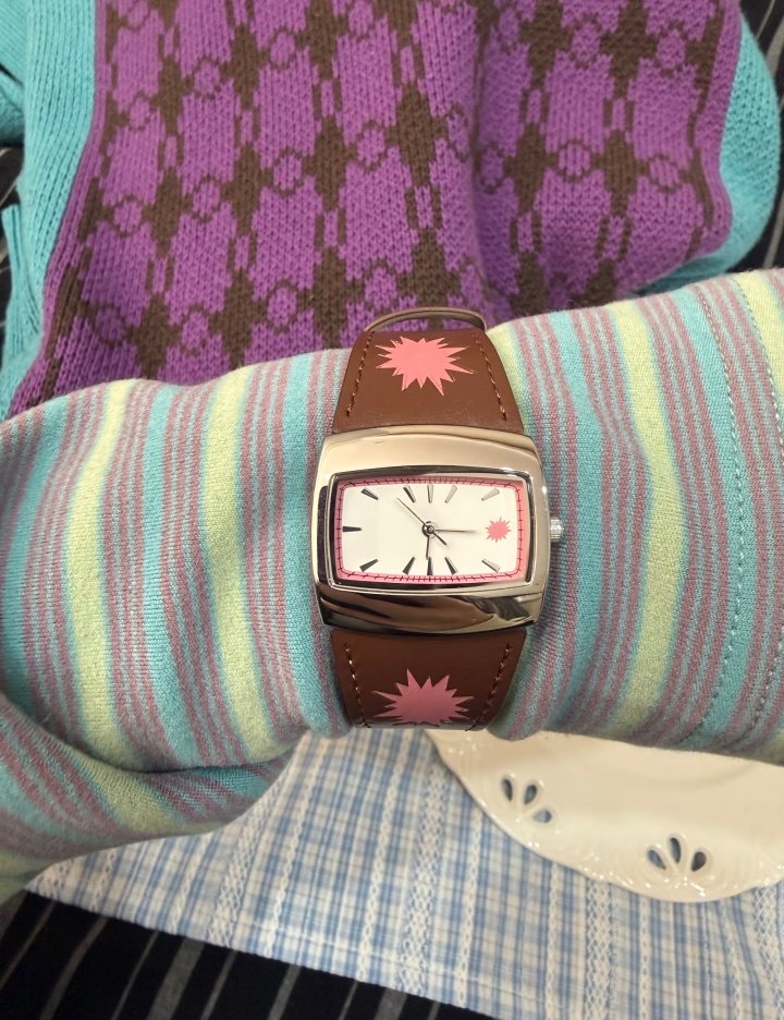 bakpa0w's tweet photo. Cute vintage watches https://t.co/n3S2OMb817