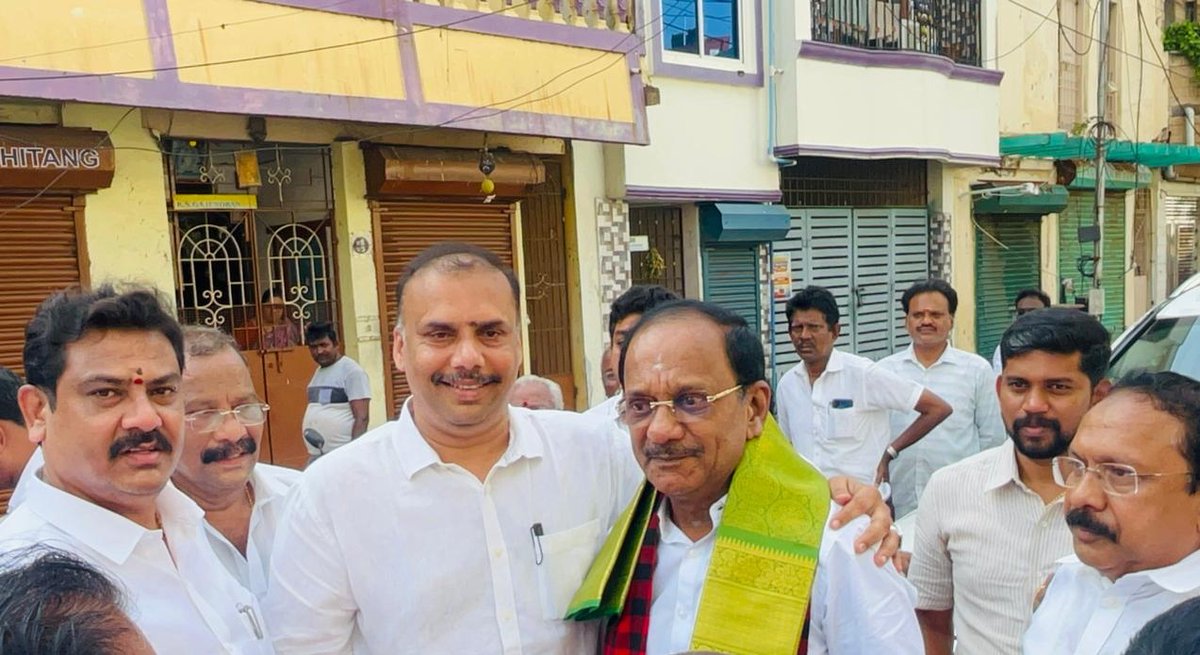 babu2577's tweet photo. இன்று #ChepaukTriplicane தொகுதியின், நிரந்தர சட்டமன்ற உறுப்பினர் நமது இளந்தலைவர், மாண்புமிகு துணை முதலமைச்சர் அண்ணன் @Udhaystalin அவர்களுக்காக ;
#ChepaukTriplicane தொகுதி,
 62 & 62அ வட்டத்துக்குட்பட்ட வாக்காளர்களிடம் அண்ணன் மு. க. #தமிழரசு அவர்களுடன் உதயசூரியன் சின்னத்திற்கு வீடு தோறும் வாக்குகளை  சேகரித்தோம் , உடன் வட்டக் கழக செயலாளர்கள், கழகத் தோழர்கள் மற்றும் கூட்டணி கட்சி நண்பர்கள். 

திமுக வெல்லும்!
திமுக கூட்டணி மட்டுமே வெல்லும்!! 
@mkstalin @nchitrarasu @Dayanidhi_Maran @Madhanmohandmk @arivalayam
@dmk_youthwing @dmksdwing
#DyCMUdhay