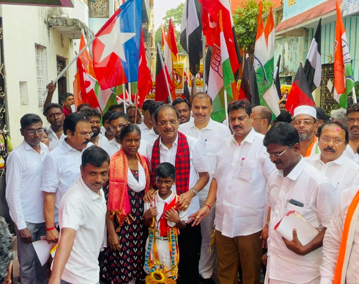 babu2577's tweet photo. இன்று #ChepaukTriplicane தொகுதியின், நிரந்தர சட்டமன்ற உறுப்பினர் நமது இளந்தலைவர், மாண்புமிகு துணை முதலமைச்சர் அண்ணன் @Udhaystalin அவர்களுக்காக ;
#ChepaukTriplicane தொகுதி,
 62 & 62அ வட்டத்துக்குட்பட்ட வாக்காளர்களிடம் அண்ணன் மு. க. #தமிழரசு அவர்களுடன் உதயசூரியன் சின்னத்திற்கு வீடு தோறும் வாக்குகளை  சேகரித்தோம் , உடன் வட்டக் கழக செயலாளர்கள், கழகத் தோழர்கள் மற்றும் கூட்டணி கட்சி நண்பர்கள். 

திமுக வெல்லும்!
திமுக கூட்டணி மட்டுமே வெல்லும்!! 
@mkstalin @nchitrarasu @Dayanidhi_Maran @Madhanmohandmk @arivalayam
@dmk_youthwing @dmksdwing
#DyCMUdhay