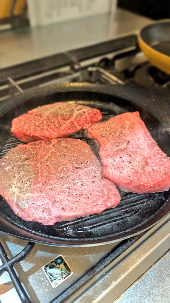 鹿島菓匠丸三老舗7代目⚽🦌若旦那🦌⚽和菓子業界面白いよ！　#丸三老舗で夢を叶えないか tweet media