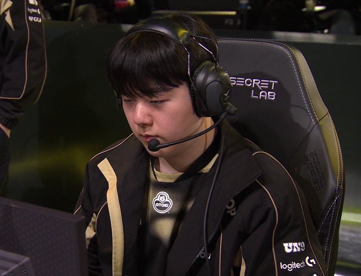 리리링 tweet media