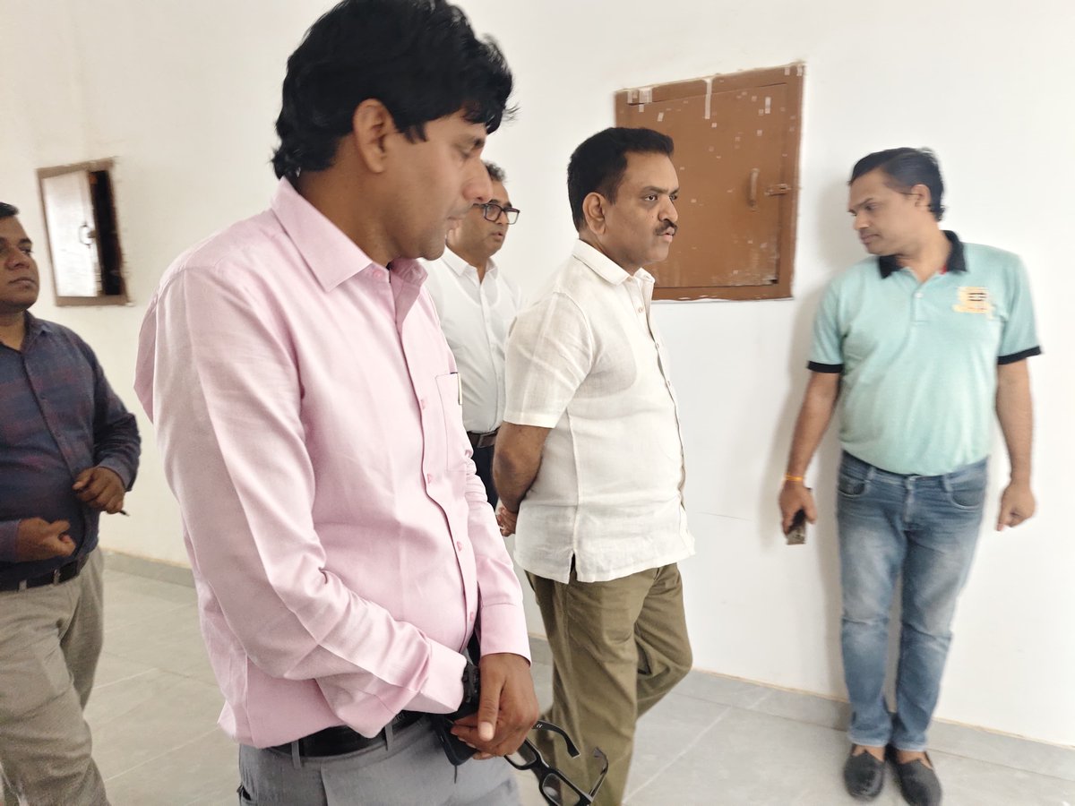 शिक्षा और सुविधाओं की गुणवत्ता में न हो कोई कमी

लखनऊ के बक्शी का तालाब में समाज कल्याण विभाग द्वारा संचालित राजकीय आई.टी.आई. एवं छात्रावास का निरीक्षण कर निम्न निर्देश दिए:

▪️संस्थान में शिक्षकों की पर्याप्त उपलब्धता सुनिश्चित करें 
▪️छात्रावास की व्यवस्थाओं को और बेहतर करें