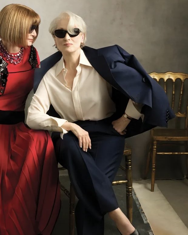 shitpoopdumb's tweet photo. ummm can’t get over the difference between how meryl usually poses vs how she poses as miranda. she was doing this lesbianism on purpose. i see you meryl streep https://t.co/hyKXQ8cReZ