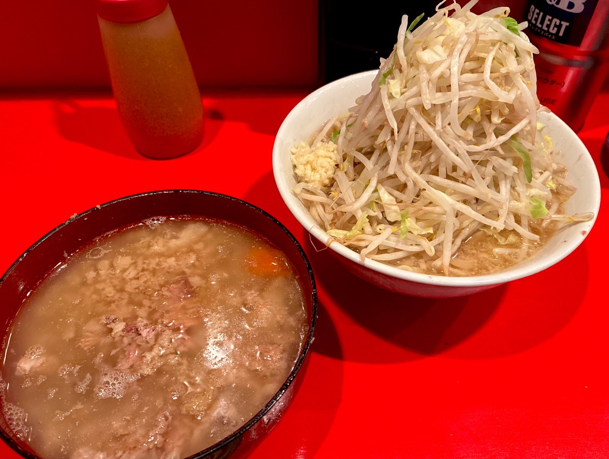 t_dragonone's tweet photo. ラーメン二郎＠府中店
小つけ麺熱盛り nYAK
久しぶりの府中二郎⤴︎
軽めの並びに接続して今日は熱盛り➰
アツアツの麺を引っ張り出しながら豚とつけ汁と🧄でしょっぱさ自分好みのテイストでいけるアツモリgood👍
今日の🐷はフワトロしょっぱ👍
唐辛子🌶️カスタムしながらズバズバ腹パン完食➰ https://t.co/BHKkceiWyK