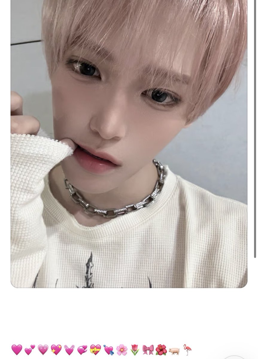 michimto's tweet photo. 머리색 바뀔 때마다 이모티콘 다 찾아오는거봐 https://t.co/iPAbIYjvbI