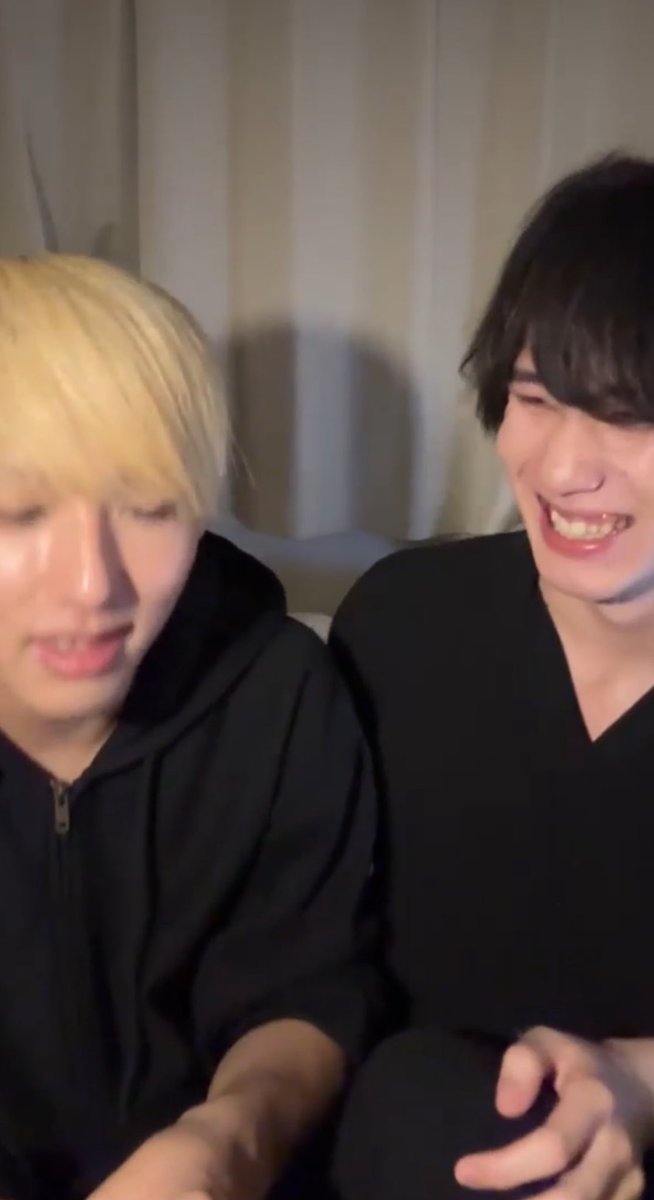 マカはる tweet media