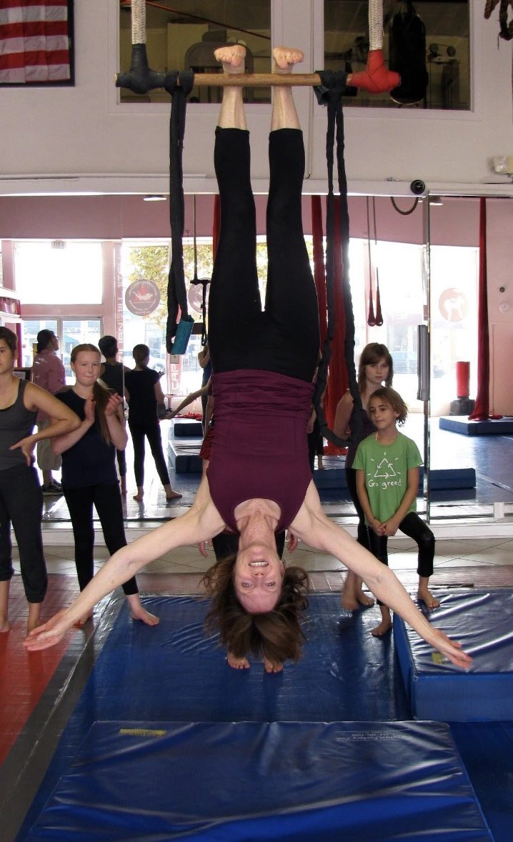 ʙʟᴜʀʀʏ tweet media