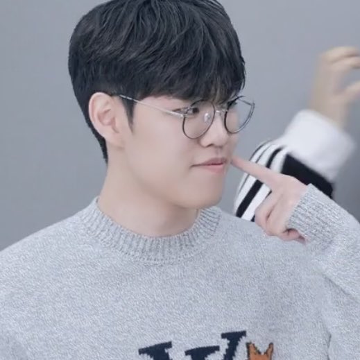 T1_Juu's tweet photo. 오너가 볼콕을 왜 이리 좋아해 https://t.co/qvsS4hLOTa